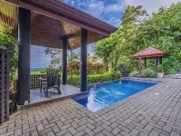 Exotica-All Suite House & Killer Views. On-site Staff-Gated Community-Paved Road Hôtels à : Savegre de Aguirre