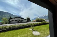 New 3.5 room apartment with chalet interior, terrace and views of the mountains!
