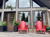 The Hacienda on South Chesterman. One minute walk to the beach. Relax and Unwind