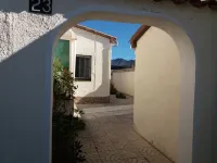 Charming house 15mn walk from the beach, quiet area,