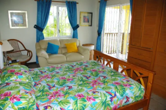 SUMMER SALE Stunning 3 Bed Child Friendly Villa, Private Pool. St James, Hotels in 