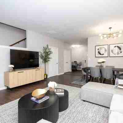 Spacious DC Townhome Others
