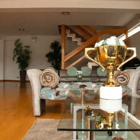 APARTAMENTO PENTHOUSE DE 350 M2, CON VISTA PANORAMICA DE LA CIUDAD.