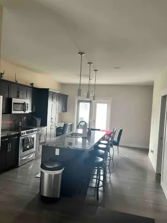 Harbour Landing Family Home Отели рядом с достопримечательностью «Университет Реджайна»