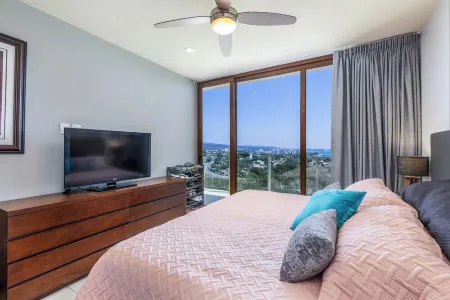 Ocean Views, Outdoor Dining, Beach Club, Wifi, Dog friendly,