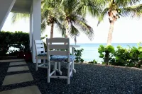 Studio directly on the Cane  Bay Beach ! Wake up to the sounds of the waves !