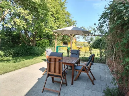 Beautiful vacation apartment with large outdoor terrace near the dike Отели в г. Зимонсберг