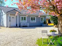 5 star vacation home for 1-4 pers. Garden, quiet location, 5 km to the beach Các khách sạn ở Dollerup