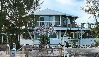 ONE OF A KIND PROPERTY! Breathtaking Views, Ocean Breezes, Huge Dock, Peaceful のホテル
