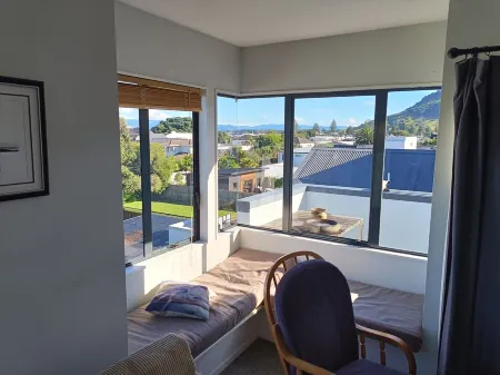 Best position in Mt Maunganui, quiet yet central. 300 m from beach & Pilot Bay