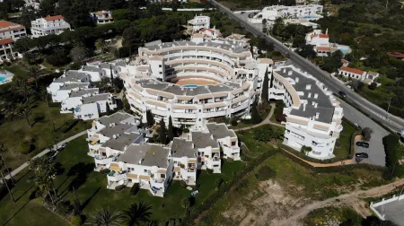 APARTMENT TANSY DIRECTLY BY THE SEA WITH A DREAM SEA VIEW AND POOL