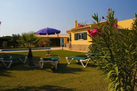 Villa Maça-huge villa perfect for families in 3acre farm near Quinta do Lago Отели в г. Almancil