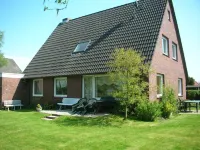 Beautiful fine apartment with garden, meadow, view of water and land