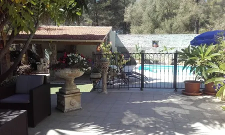 Villa Lysa studio in character house private pool Отели в г. Ла Гард