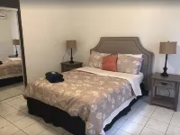 Free WiFi Free PARKING Free Cable-The BEST 2 Bedrm 1 Ba unit near grocery store!