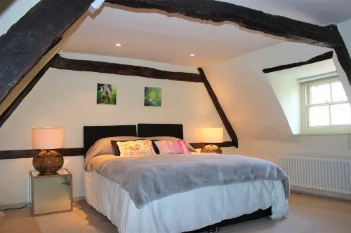 Grade 1 Listed Historic Home Close to Burghley & Shops.