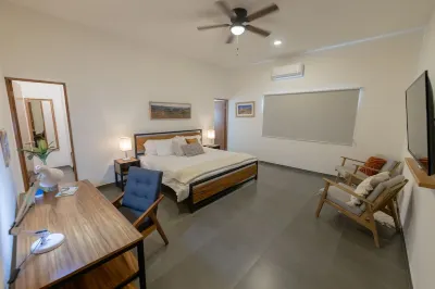 Casa San Francisco with pool, patio and bbq grill Hotel in zona Kiosco del Malecon