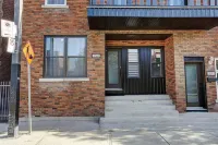 Modern Townhouse with Rooftop Deck close to Downtown Hotell i Southwest