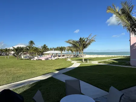 Newly renovated condo with golf cart included,  in Bahama Bch Club, Treasure Cay