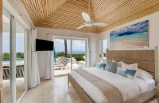 Beautiful OCEAN FRONT, POOL Villa walk or drive to GRACE BAY BEACH Turtle Ridge