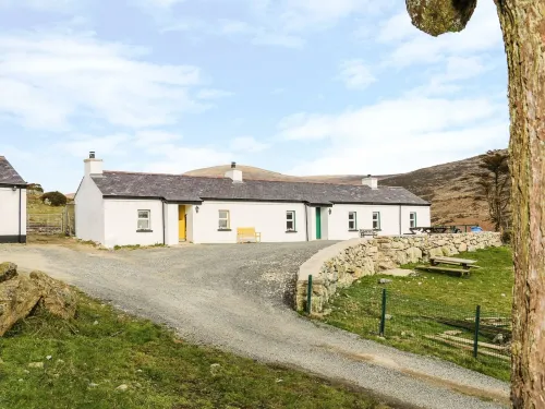 Pat White's Cottage - Pet friendly