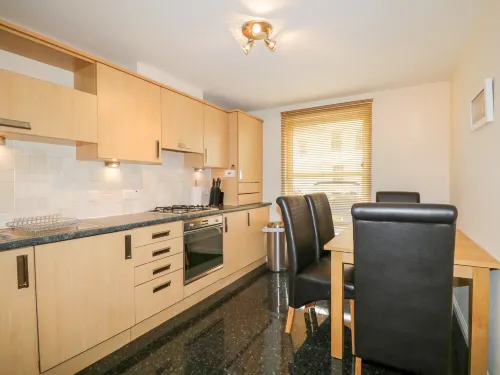 7 Riverside Gardens - Apartments