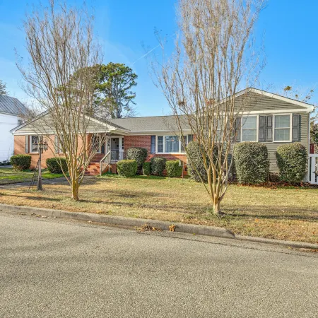 Waterfront Home w/ Deck & Yard in Hampton!