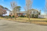 Waterfront Home w/ Deck & Yard in Hampton! - جاكوزي