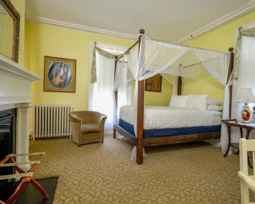 Yankee Peddler Inn Hotels in Newport