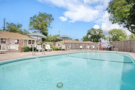 Carlin's Cottage Court Отели в г. Калистога