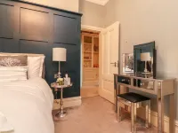 웨스트우드 하우스 브라이닝-위스-워튼 호텔