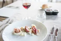 Logis Domaine de Valaudran - breakfast