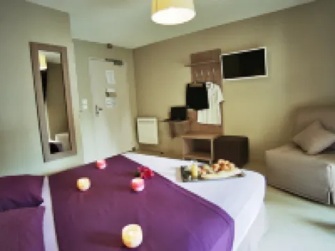 Hôtel l'Anvia โรงแรมในBollene