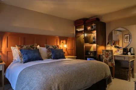 The Bear Esher Отели в г. Клейгейт