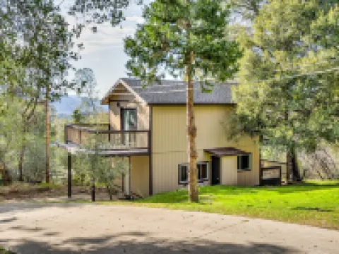 Mountain Trail Lodge and Vacation Rentals Hotels in Oakhurst