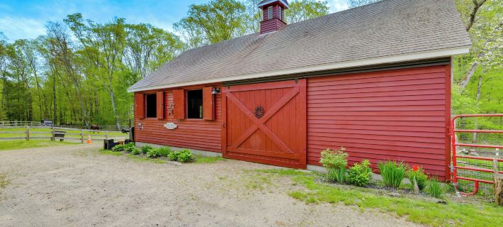Killingly Barnyard Studio in Wine Country! Hotels in Windham County