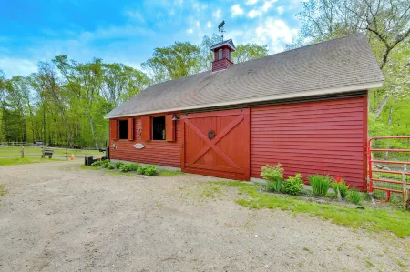 Killingly Barnyard Studio in Wine Country!