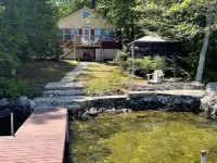 Moosey on Inn Limit 8 Cottage Hotels in Sebago