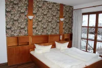 Hotel & Landgasthof Forsthof Hotels in Illschwang