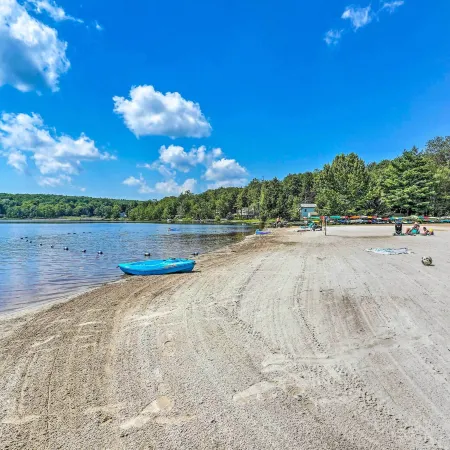 Huge Deck: Stunning Pocono Lake Vacation Rental!