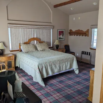 Hi-Lo Motel, Cafe and RV Park