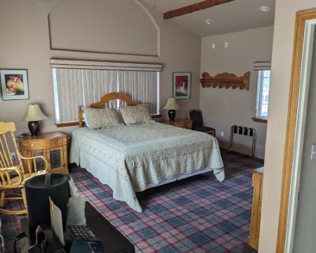 Hi-Lo Motel, Cafe and RV Park Hoteles en Weed