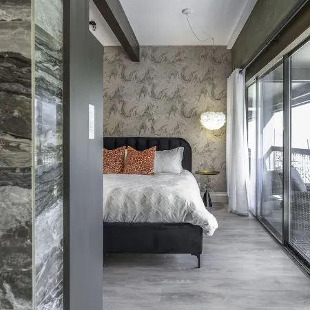 Cozy Lakefront Loft-Downtown Prime Location!