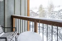 Moraine 27 Townhouse Near Gondola by RedAwning
