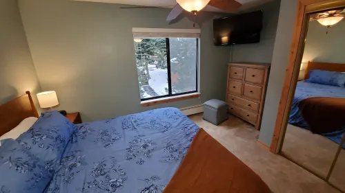 Minutes from Downtown Truckee! Biking, hiking, shopping, restaurants...