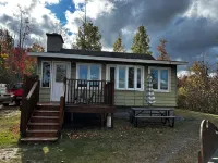 Cozy 2-bedroom cabin between Levering and Cheboygan on Lancaster Lake