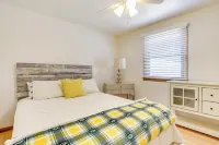 < 1 Mi to Lambeau Field: Green Bay Home w/ Grill! - 3-Star