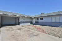 Spacious and Relaxing 3 Bed House with Diving Pool