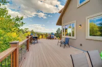 Secluded Mountain Family Home w/ Pike Peaks Views - Homestays