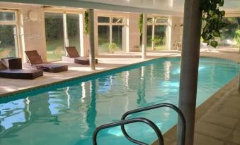 Au Charme du Lac Espace Bien être et Piscine chauffé Proche Parc et Restaurant du Casino